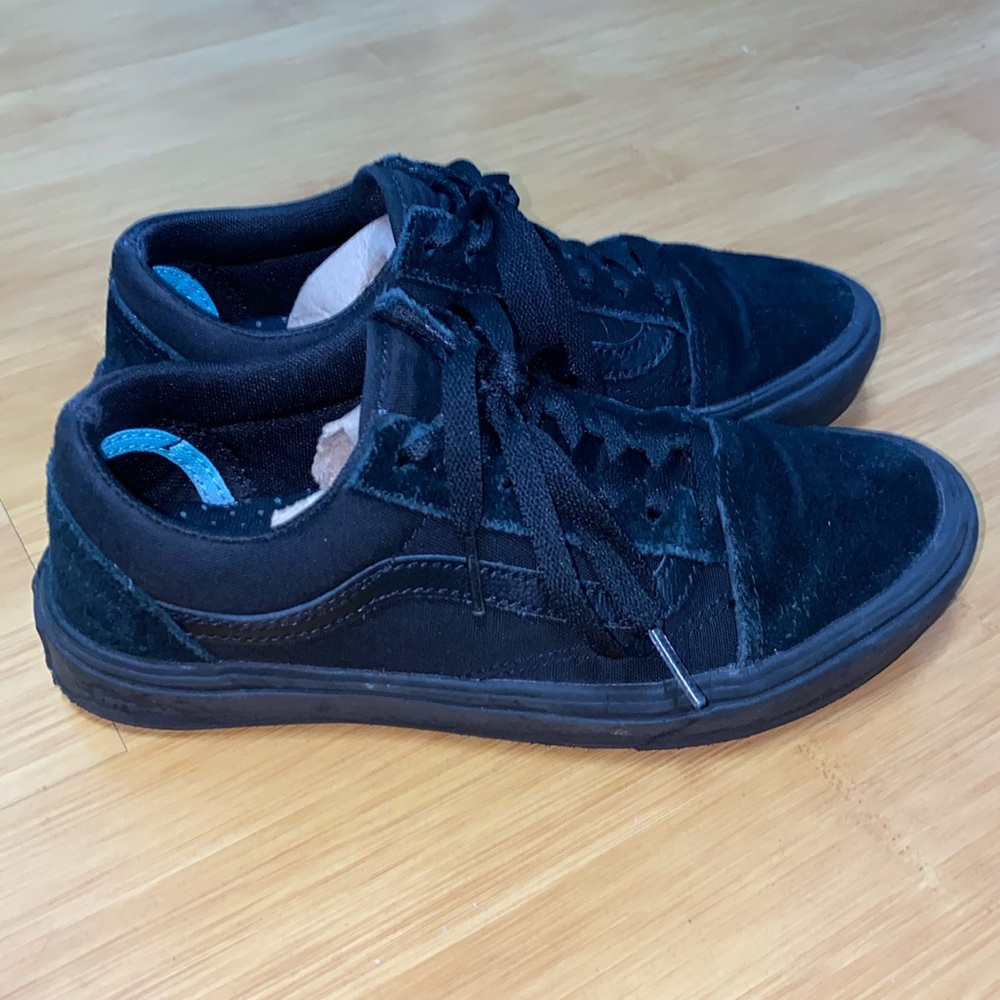 ALL BLACK VANS